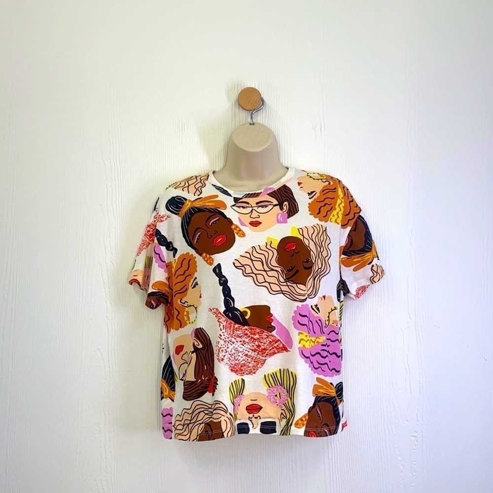 Zara - White Tee Shirt With Multiple Faces in Bright Colorful Accessories Size S